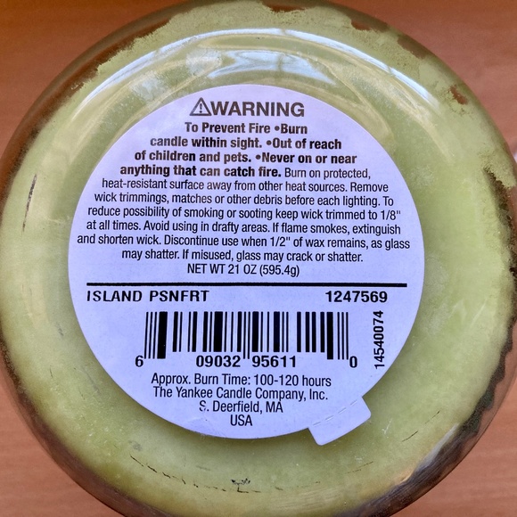 Mystic Harbor by Yankee Candle Island Passion Fruit Candle - Picture 3 of 4